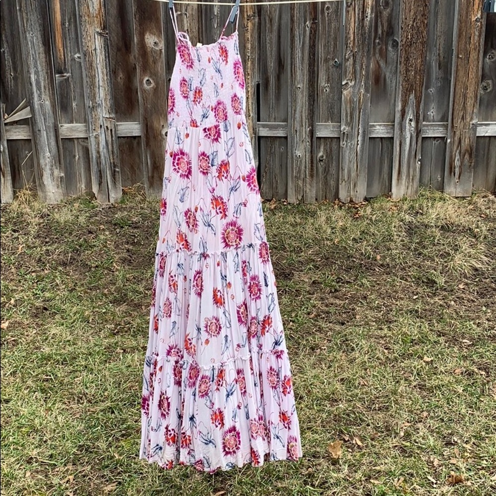 Maxi dress with tie-straps and floral pattern.